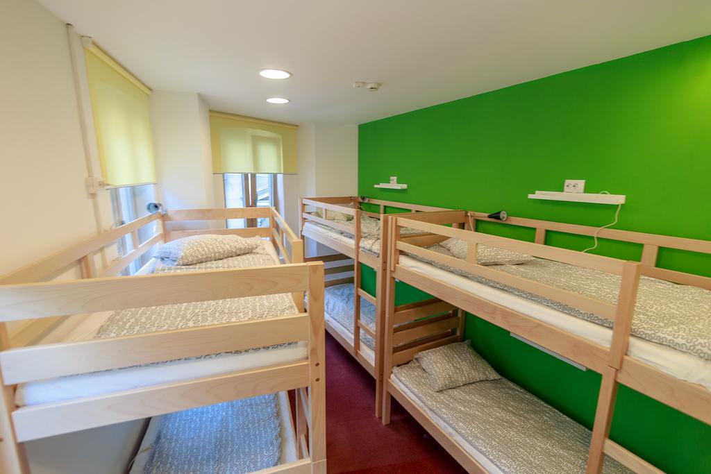 Pura Vida Sky Bar & Hostel Bucarest Habitación foto